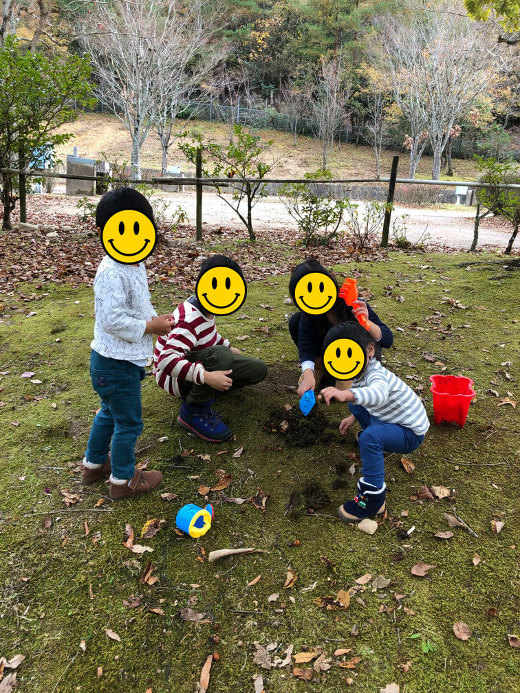 空いているキャンプサイトは子どもの楽園